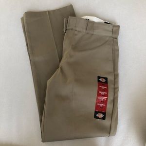 Brand new dickies original fit pants ! Super on trend and 90s vibes